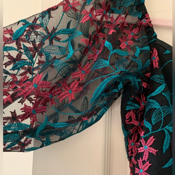 ⭐️3/$20 Floral sheer puffed sleeve Tudor blouse, xs - Picture 3 of 7